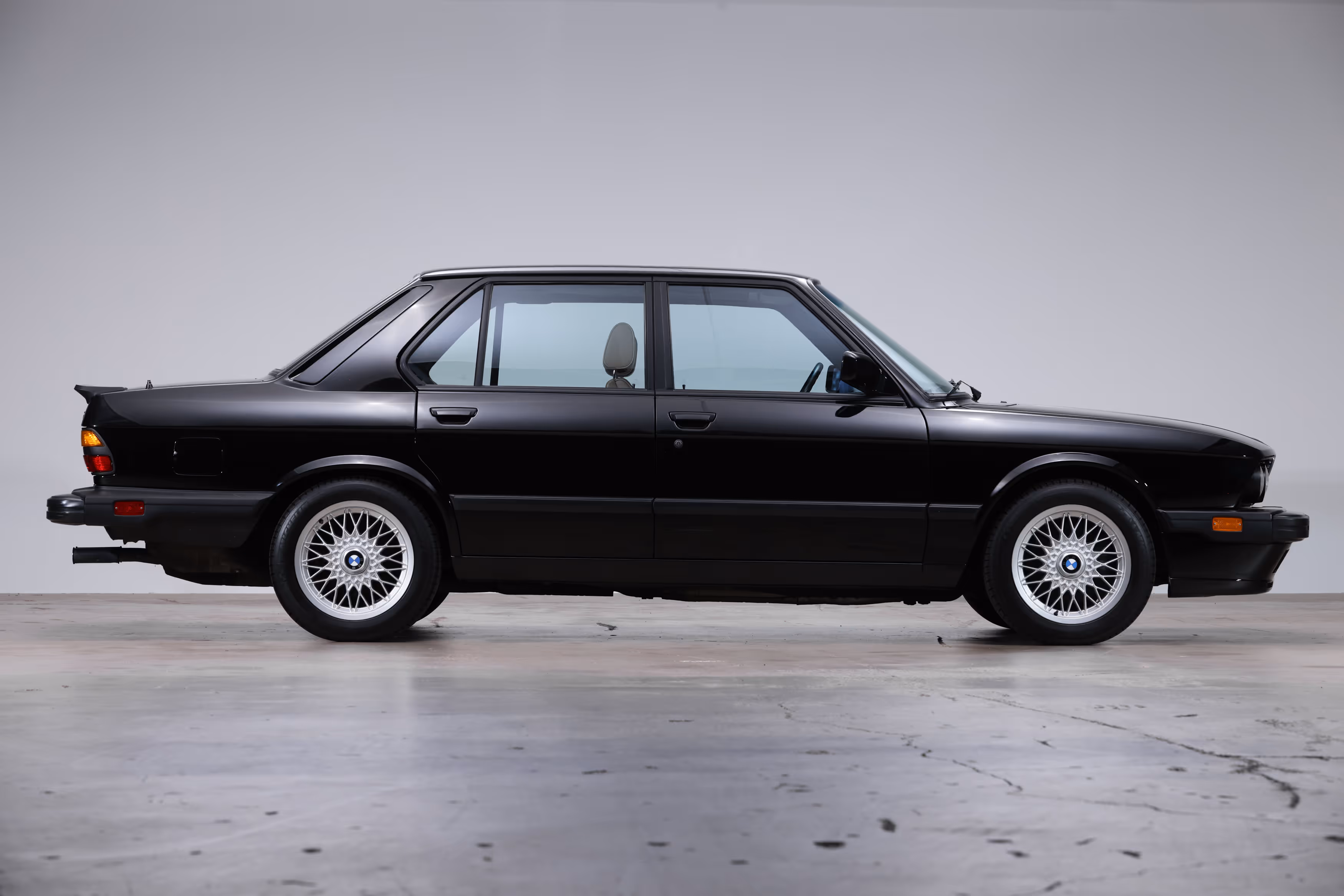 1988 BMW E28 M5 - Image 4
