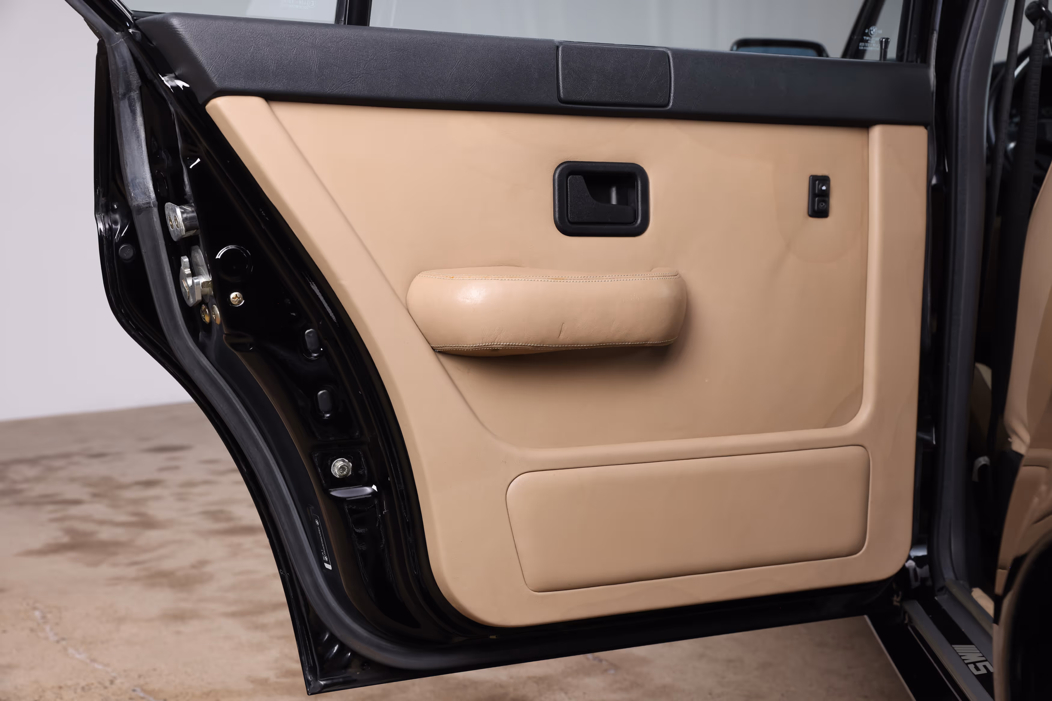 1988 BMW E28 M5 - Image 97