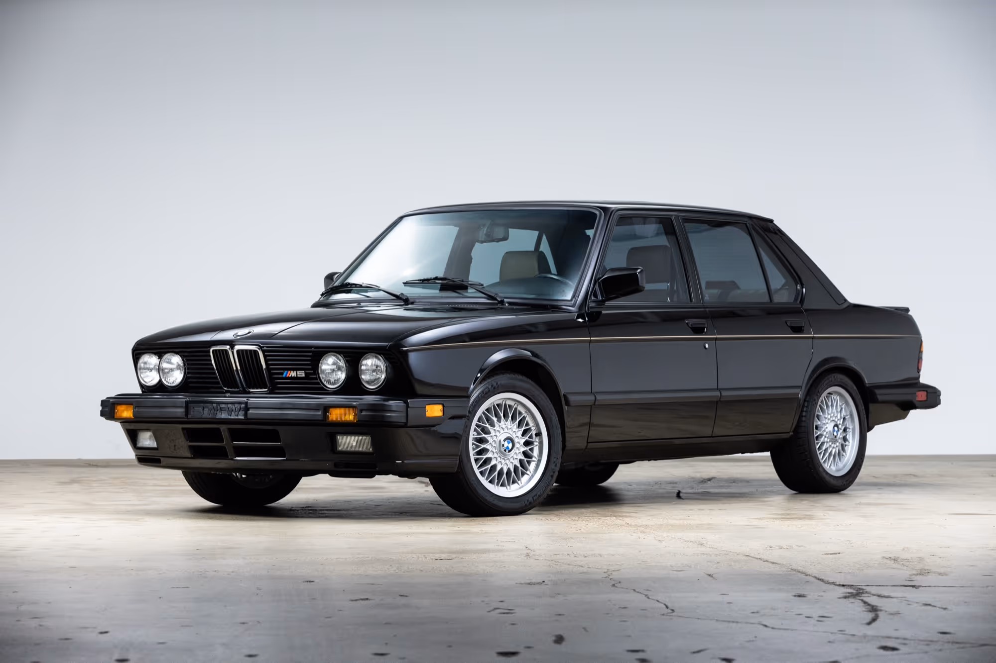 1988 BMW E28 M5 - Image 2