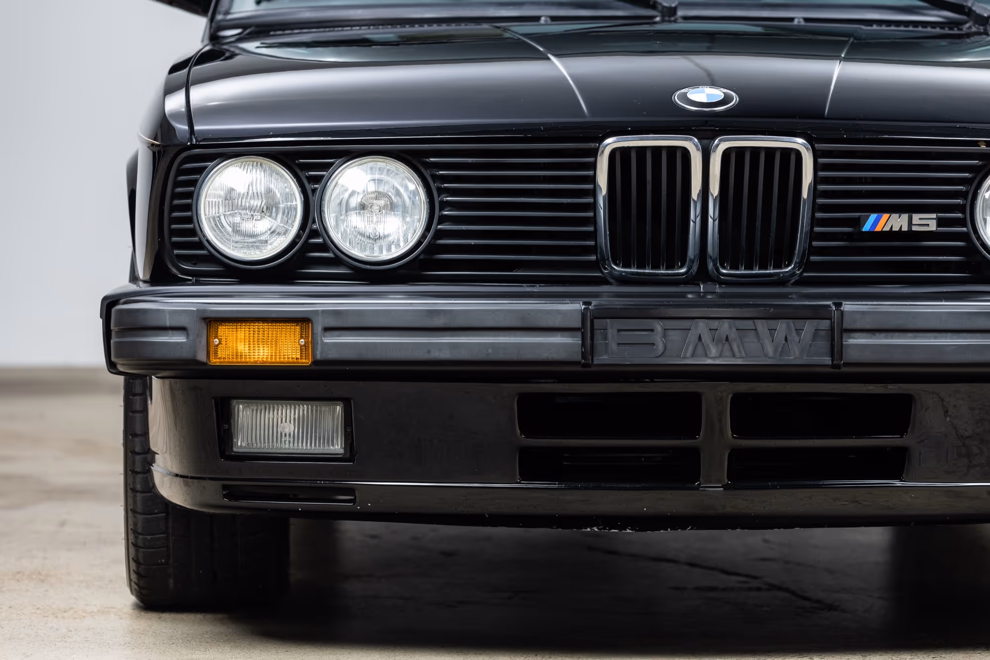 1988 BMW E28 M5 - Image 12