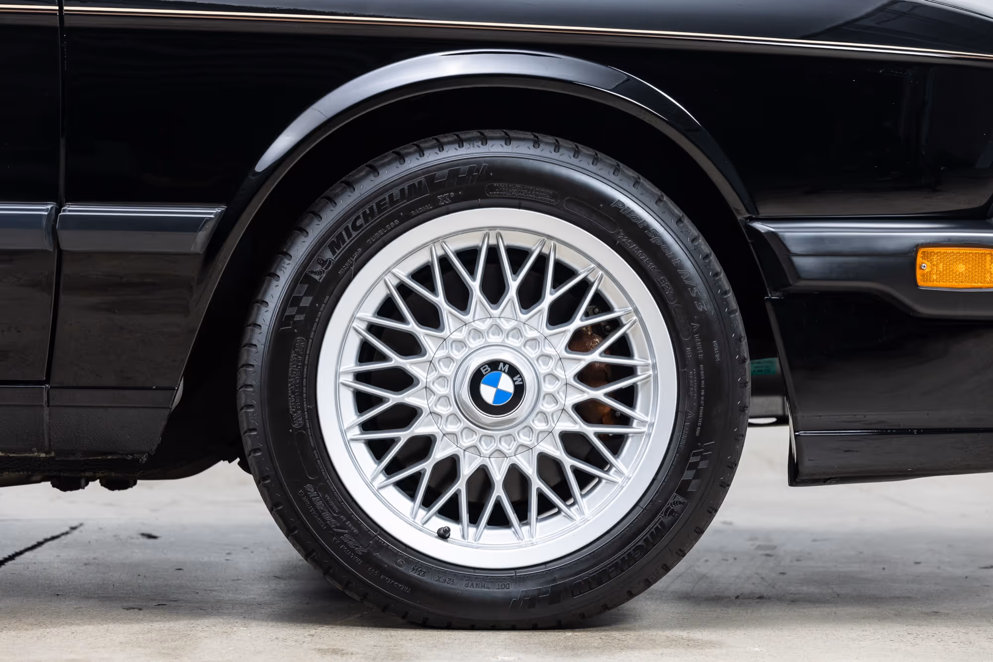 1988 BMW E28 M5 - Image 30