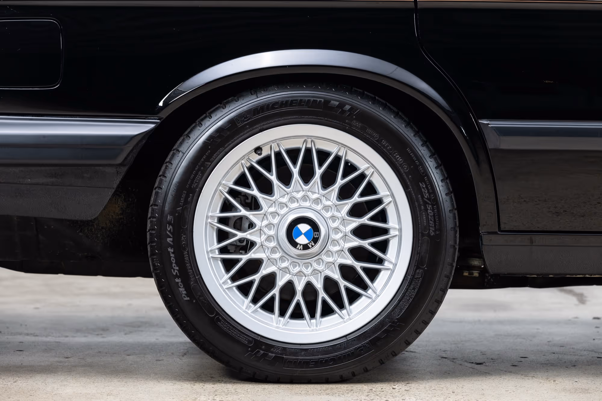 1988 BMW E28 M5 - Image 31