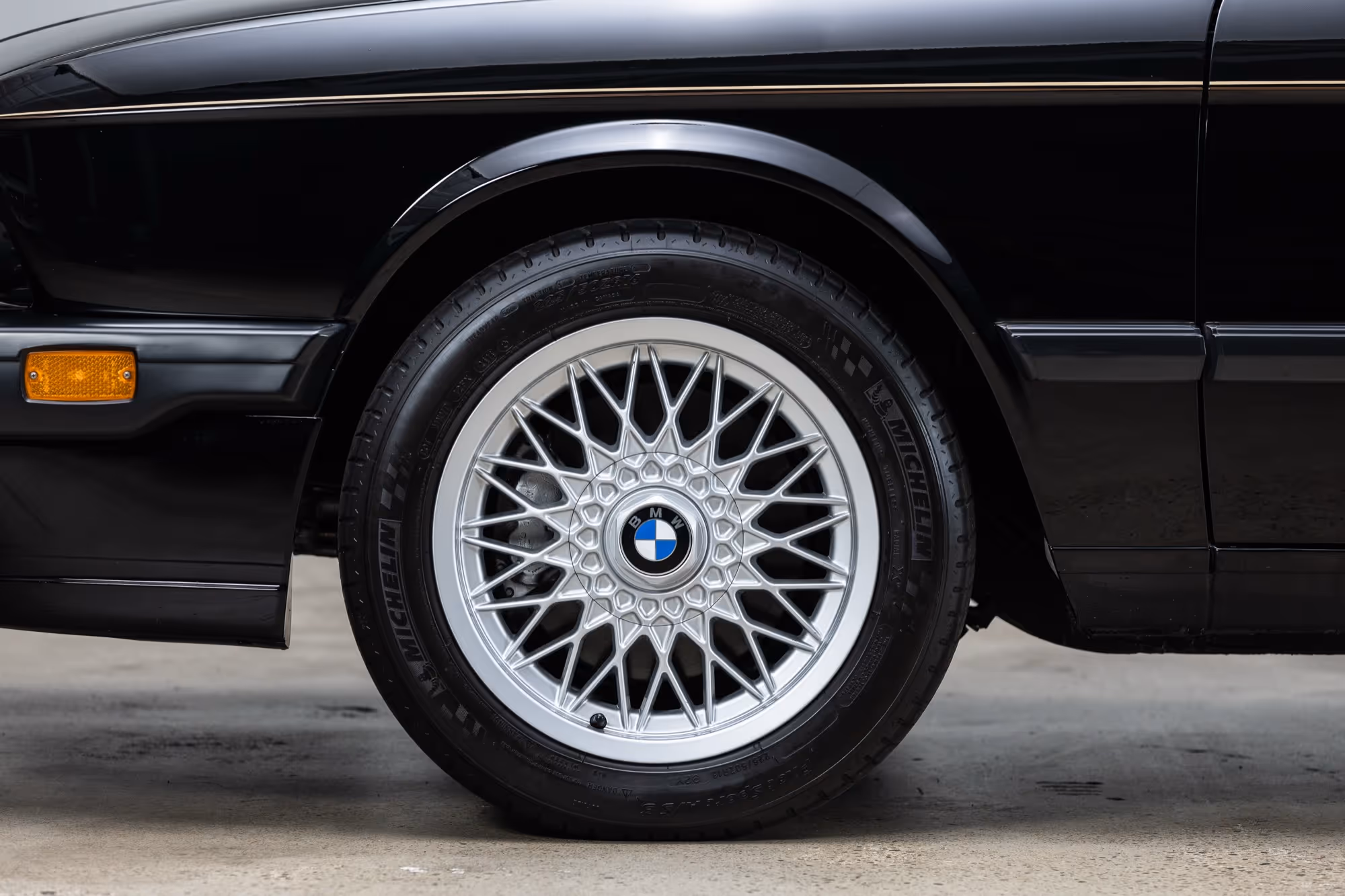 1988 BMW E28 M5 - Image 32