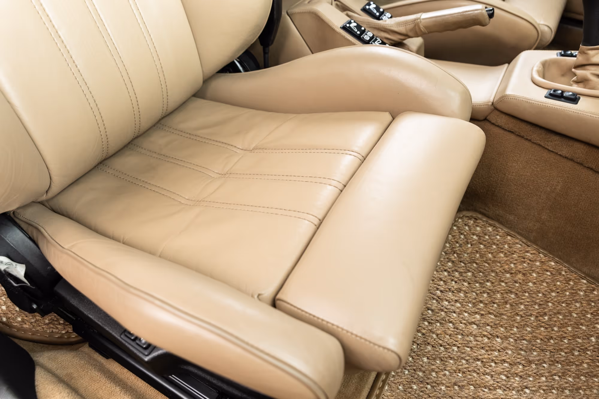 1988 BMW E28 M5 - Image 52