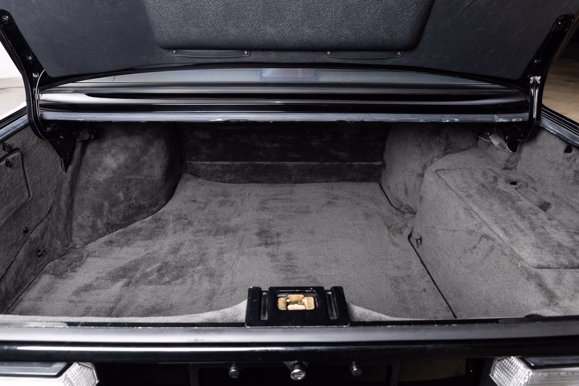1988 BMW E28 M5 - Image 79
