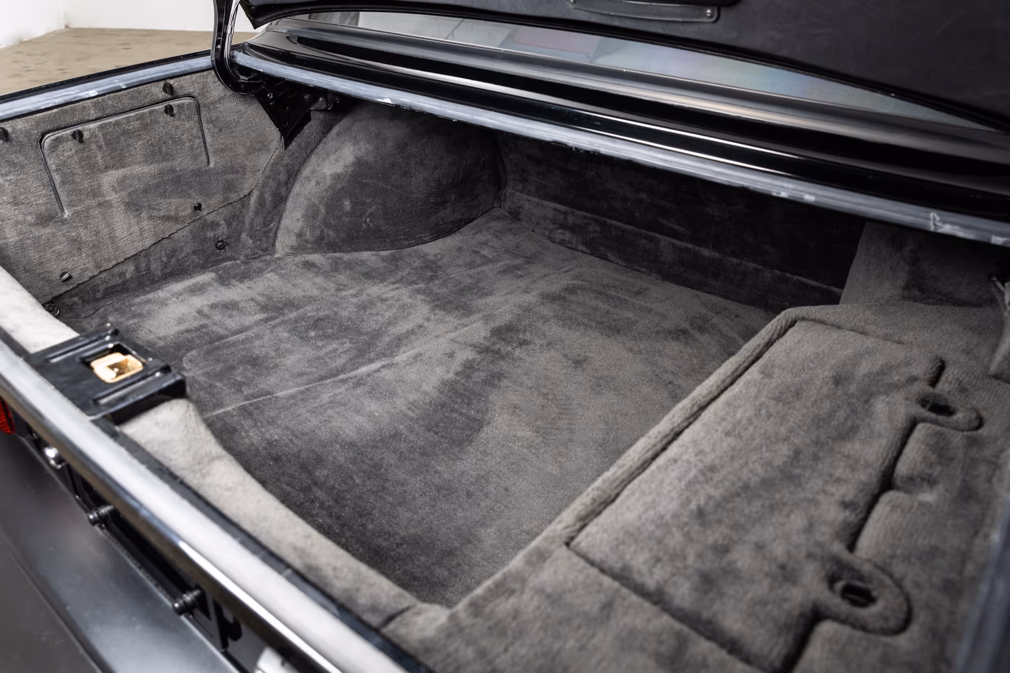 1988 BMW E28 M5 - Image 80