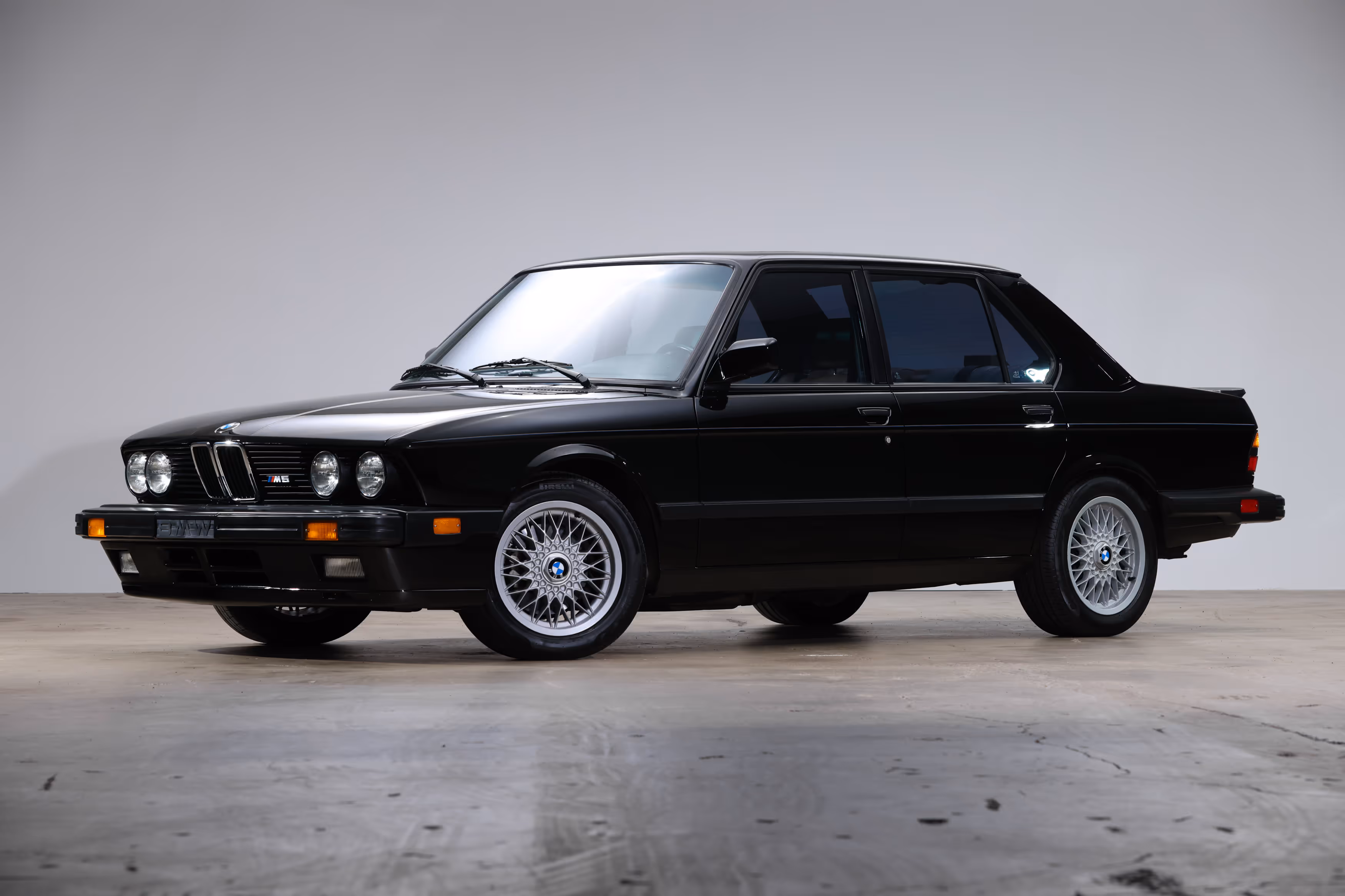 1988 BMW E28 M5 - Image 2