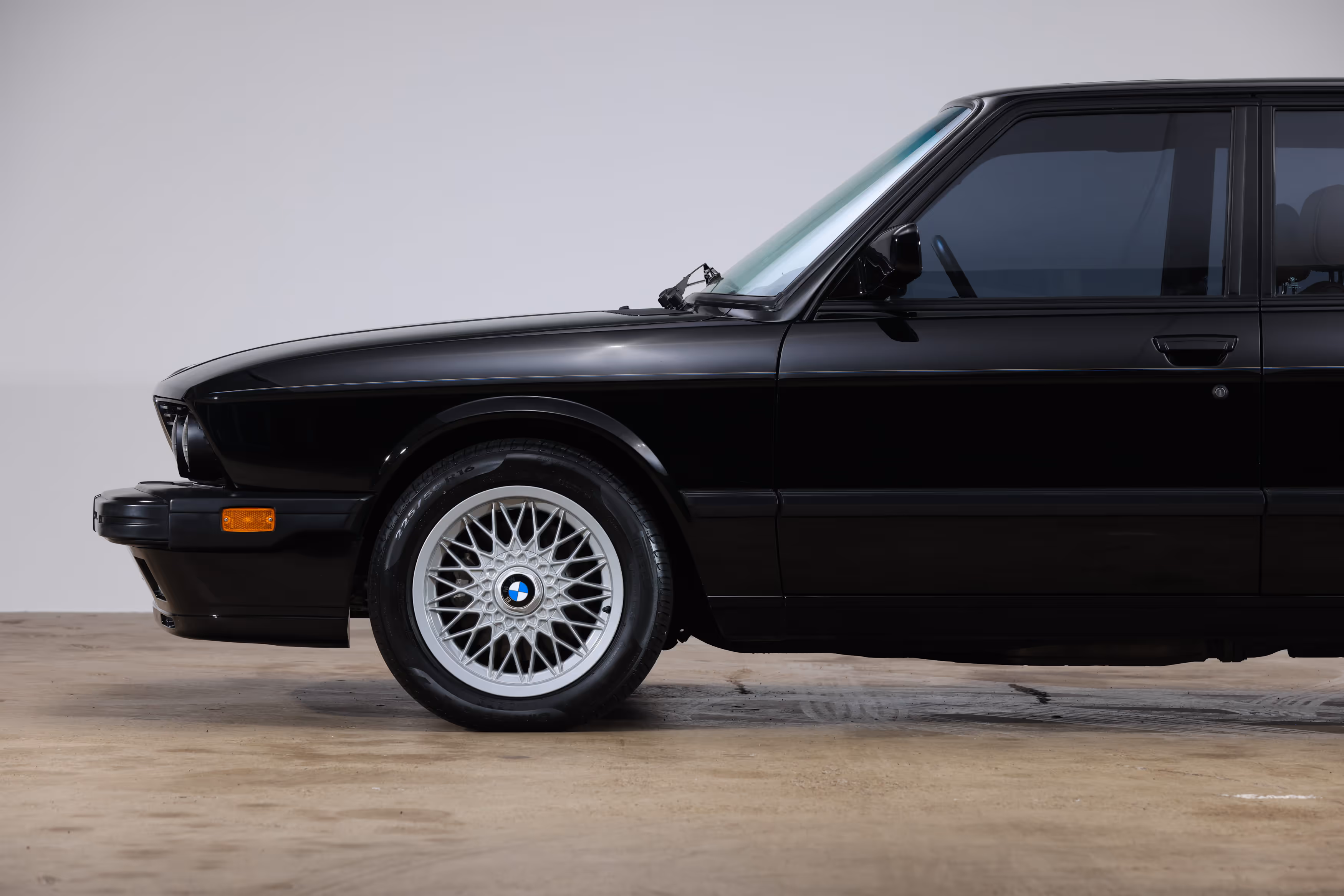 1988 BMW E28 M5 - Image 9