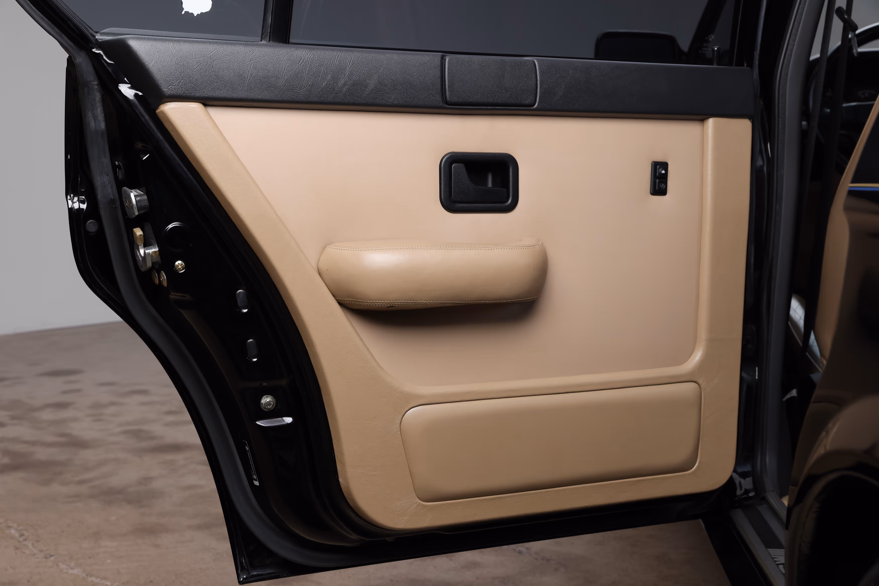 1988 BMW E28 M5 - Image 97