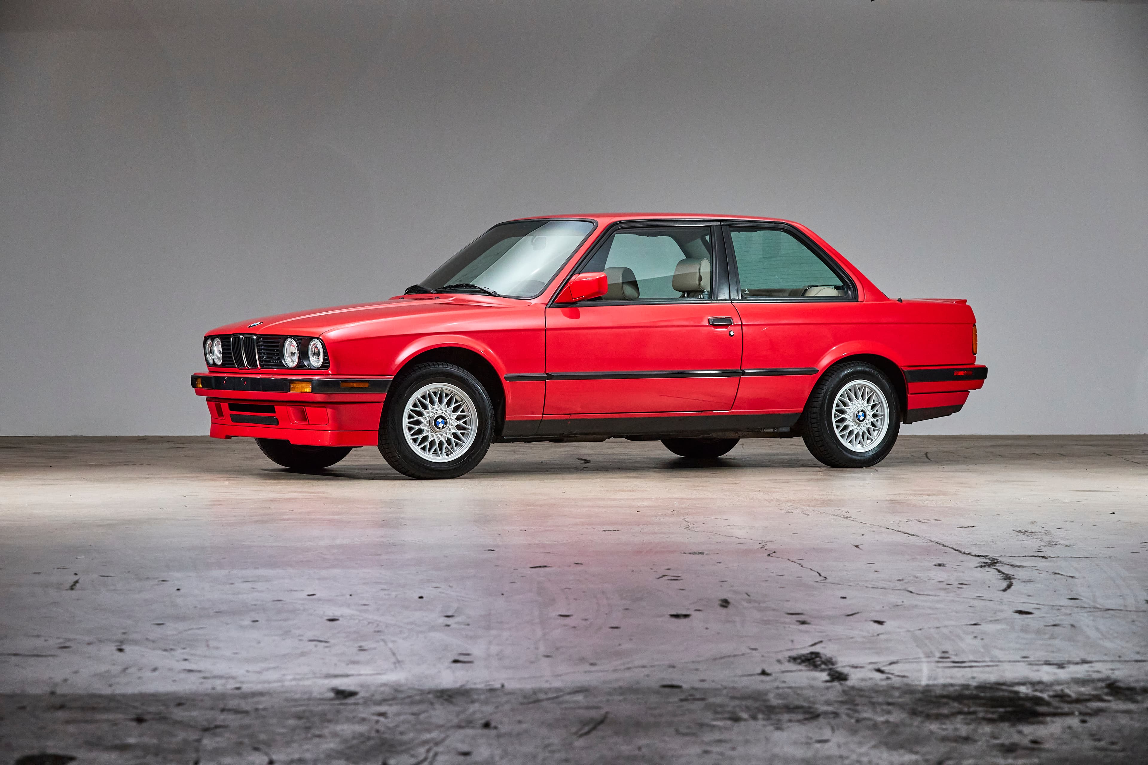 1991 BMW E30 318is - Image 2