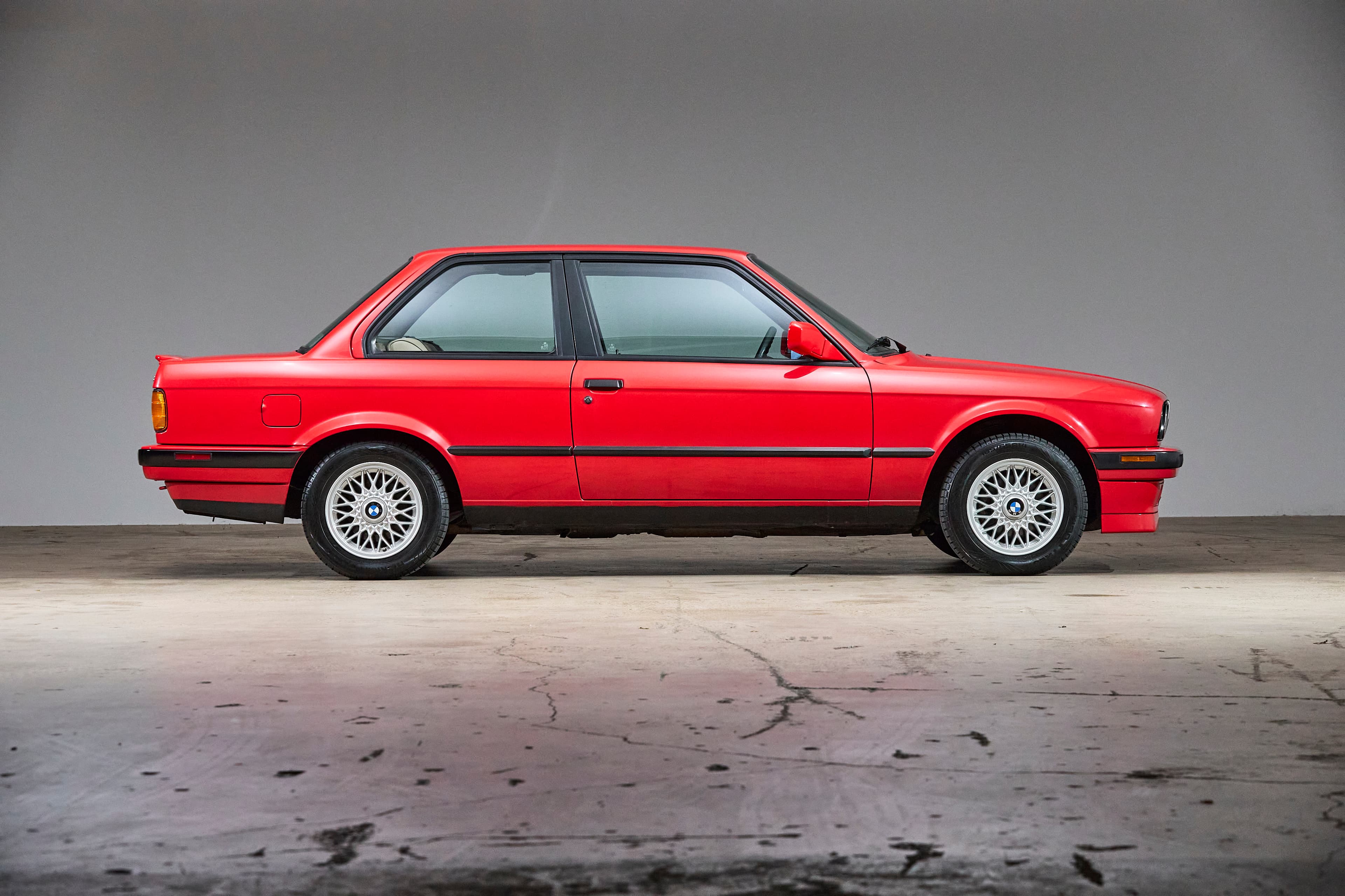 1991 BMW E30 318is - Image 3