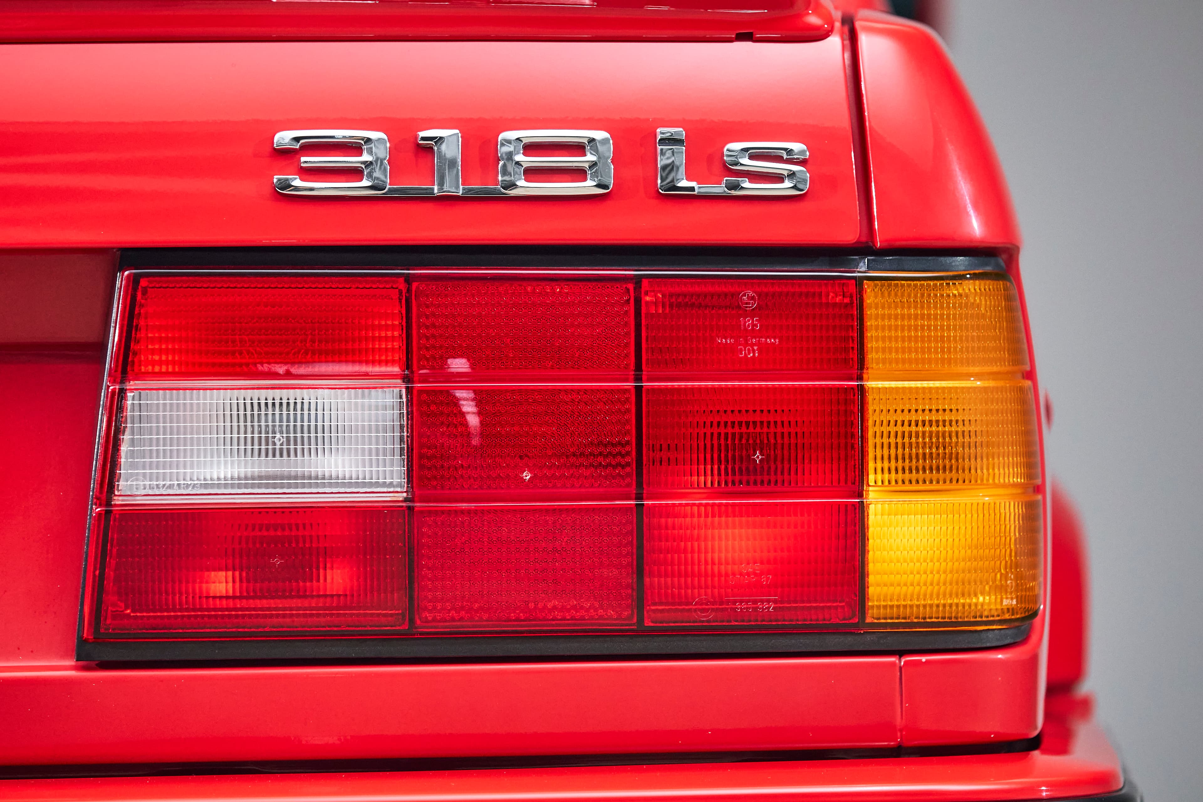 1991 BMW E30 318is - Image 19