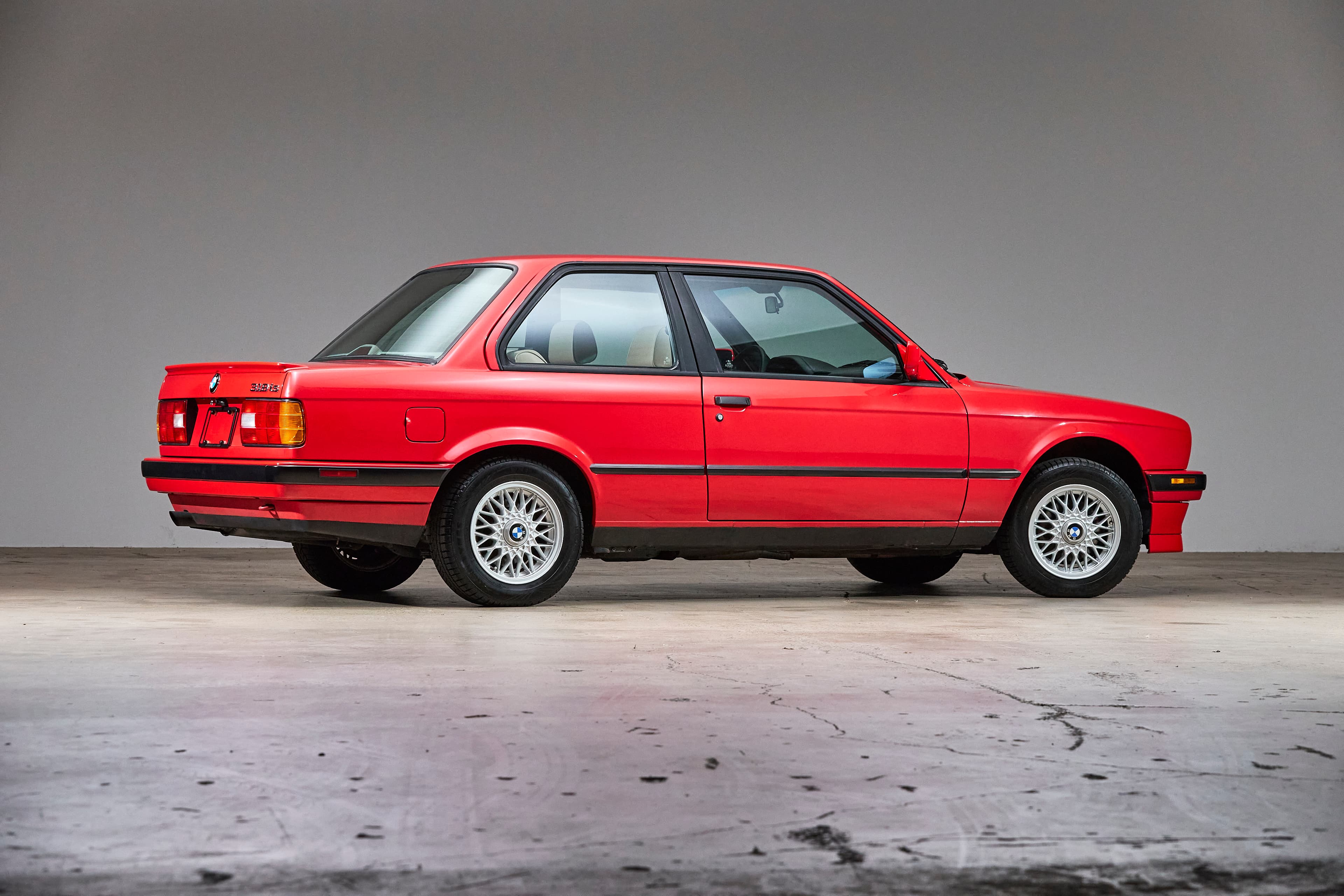 1991 BMW E30 318is - Image 4