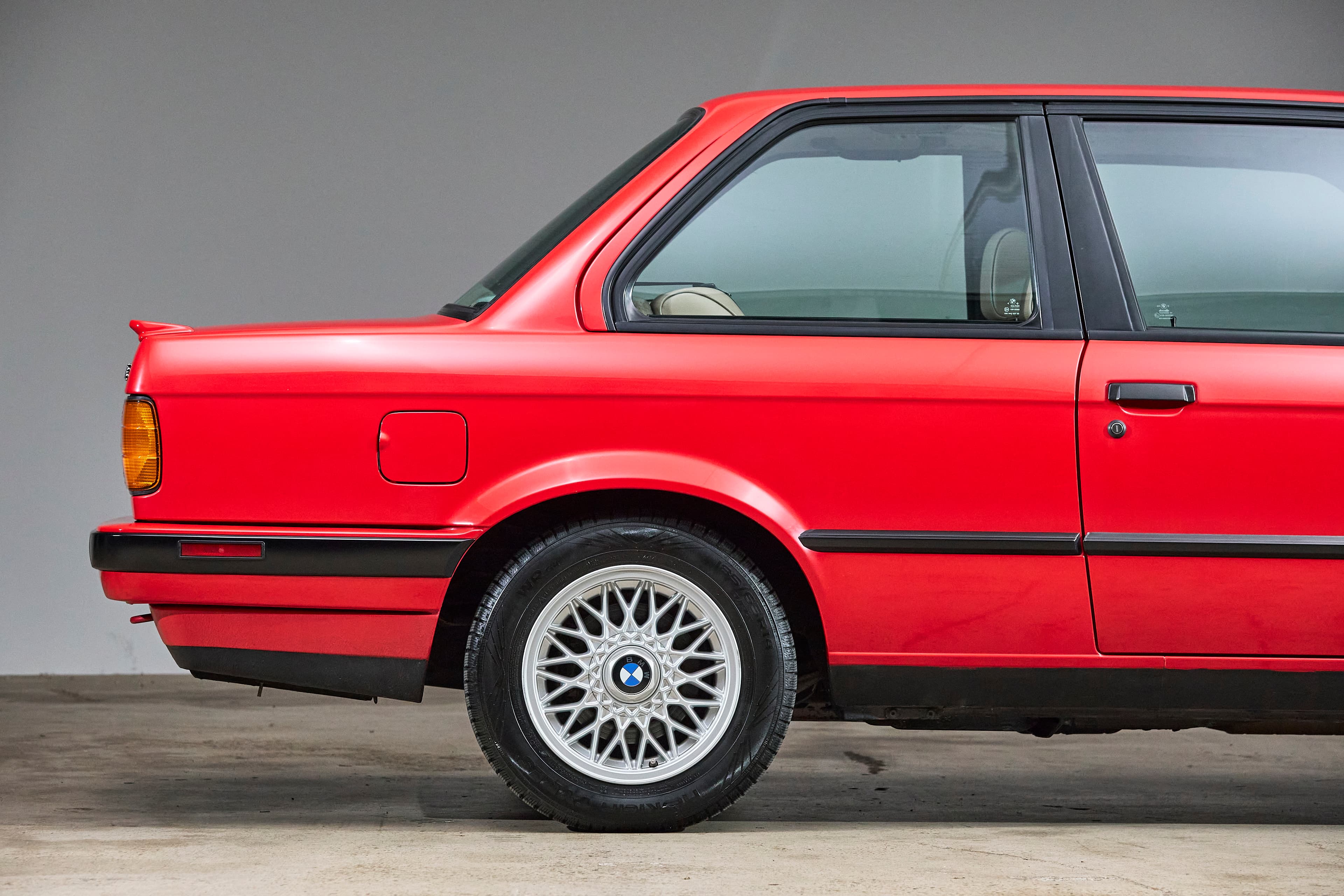 1991 BMW E30 318is - Image 26