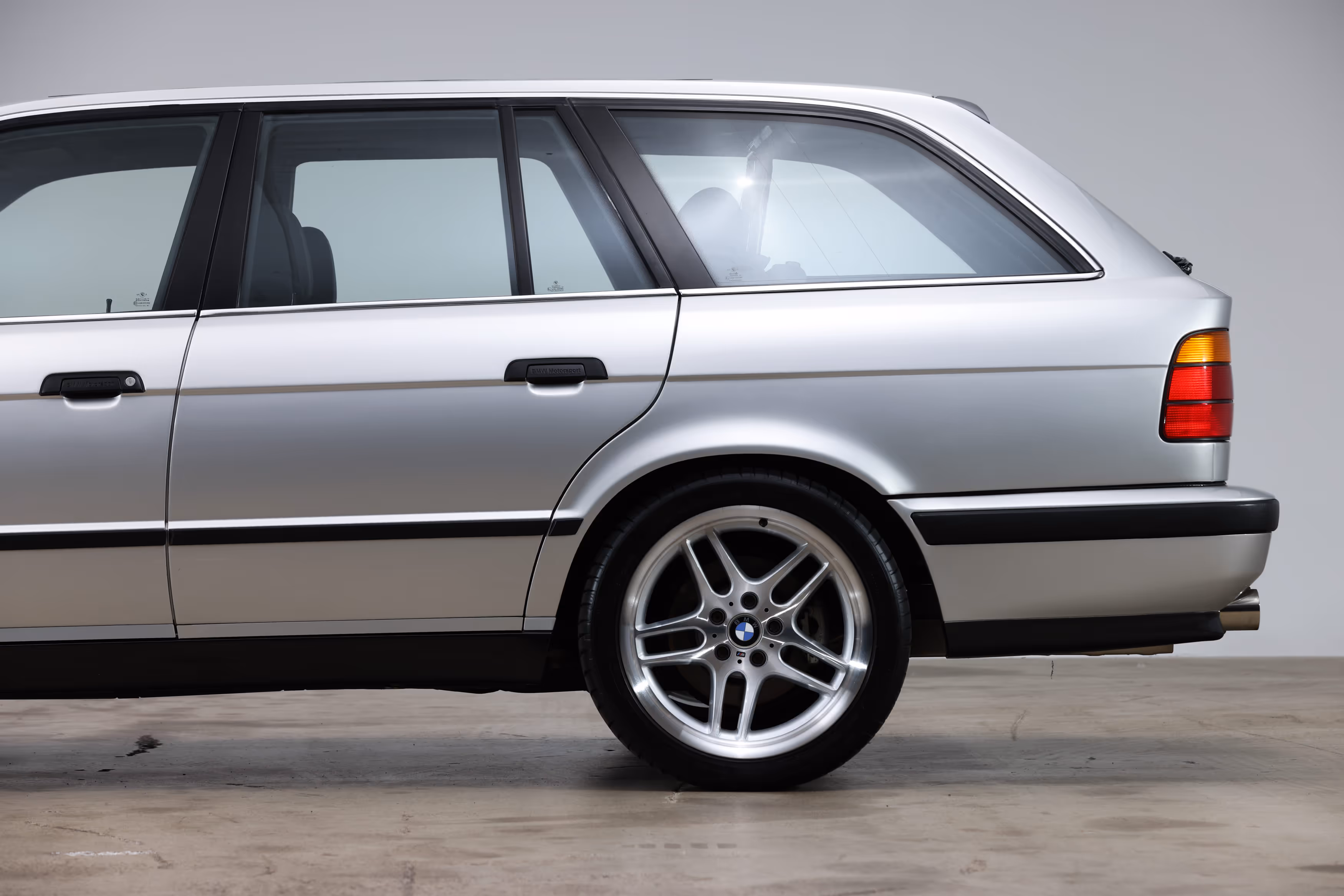 1993 BMW E34 M5 Touring - Image 10